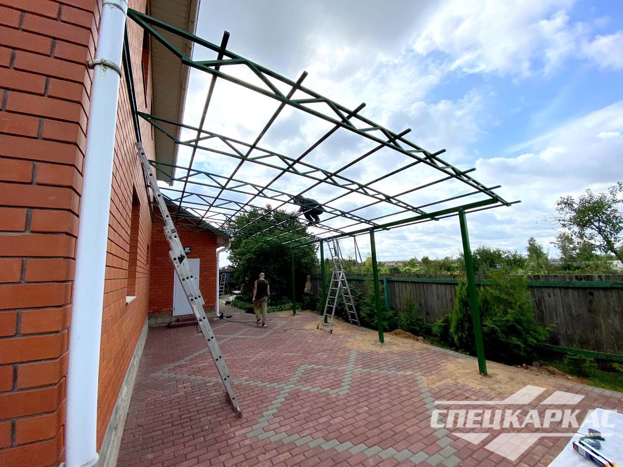 Навес к дому из поликарбоната Навес к дому из поликарбоната