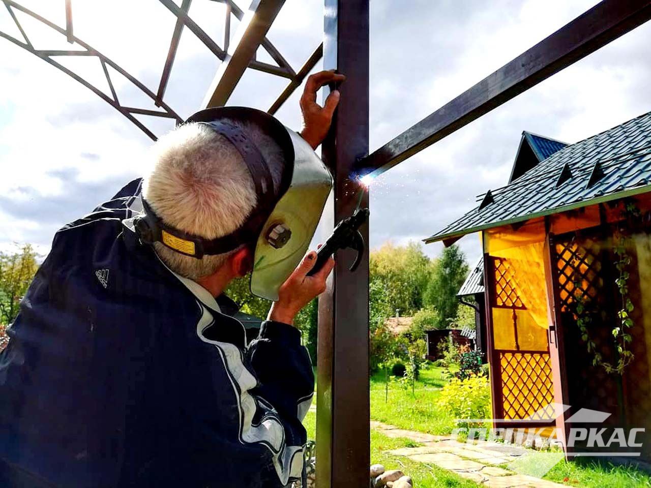 Навес из поликарбоната для автомобиля Навес из поликарбоната для автомобиля